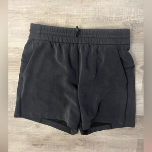 Lululemon HR Softstreme short. Size 4. Color black.